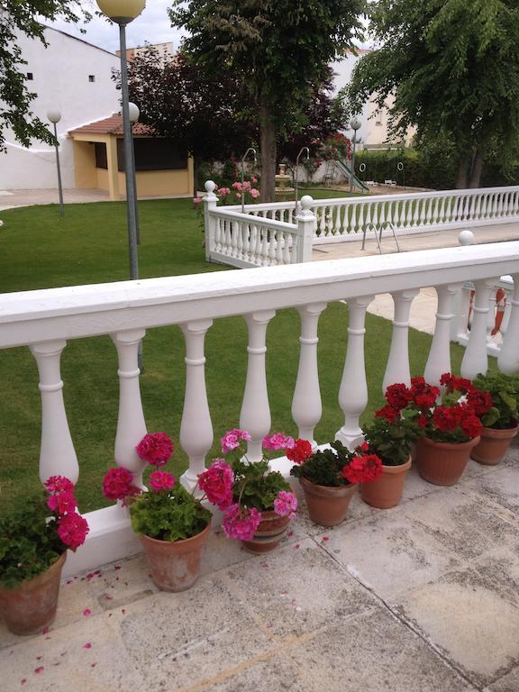 Hotel Rural Mariblanca ซาเซดอน ภายนอก รูปภาพ